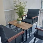 Apartament Feral *