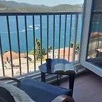 Apartament Feral *